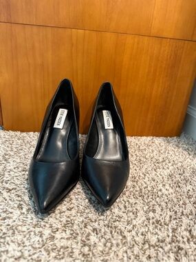 Steve Madden Black Pointed-Toe Leather Pumps